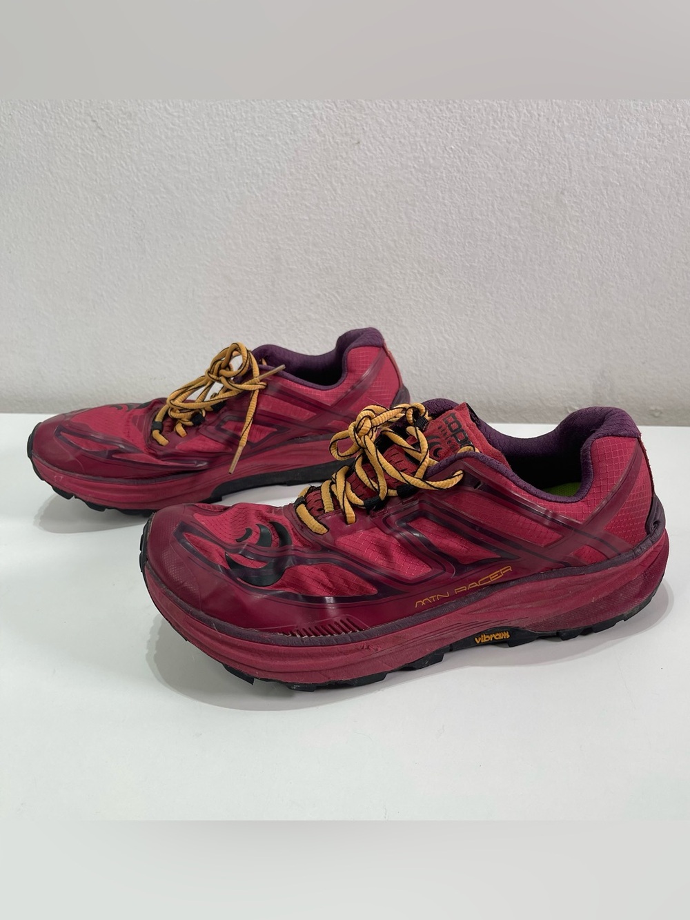 Topo Athletic MTN Racer Women's 8.5 Berry Trail Running Shoes A2 Vibram Gorpcore